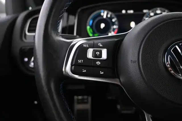 Valkoinen Viistoperä, Volkswagen Golf – CPL-612
