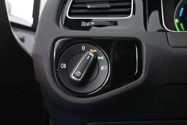 Valkoinen Viistoperä, Volkswagen Golf – CPL-612