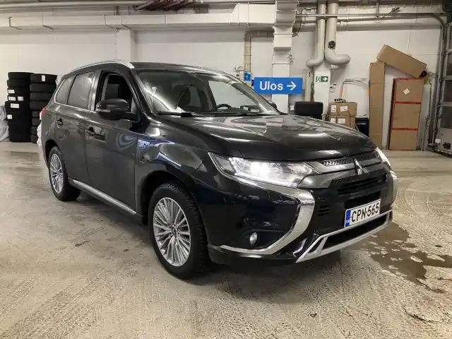 Musta Maastoauto, Mitsubishi Outlander PHEV – CPN-565