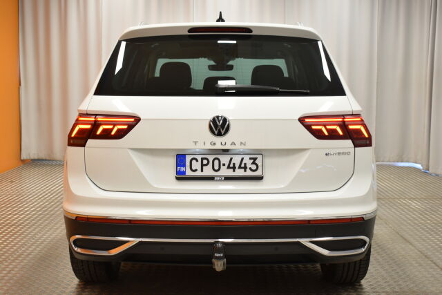 Valkoinen Maastoauto, Volkswagen Tiguan – CPO-443