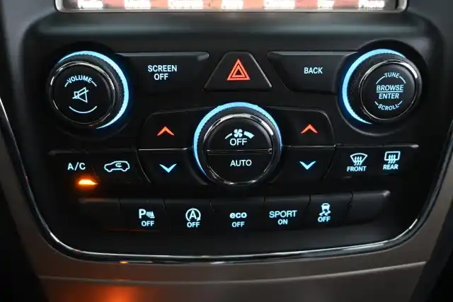 Musta Maastoauto, Jeep Grand Cherokee – CPO-566