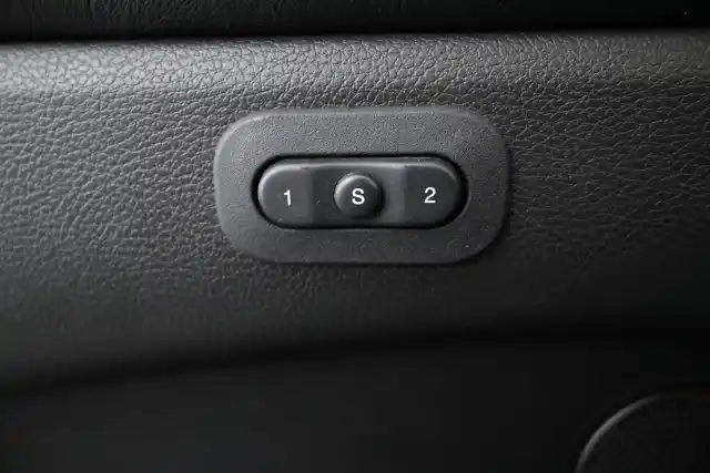 Musta Maastoauto, Jeep Grand Cherokee – CPO-566