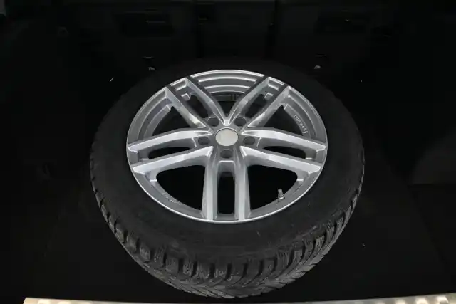 Sininen Farmari, BMW 330 – CPP-598