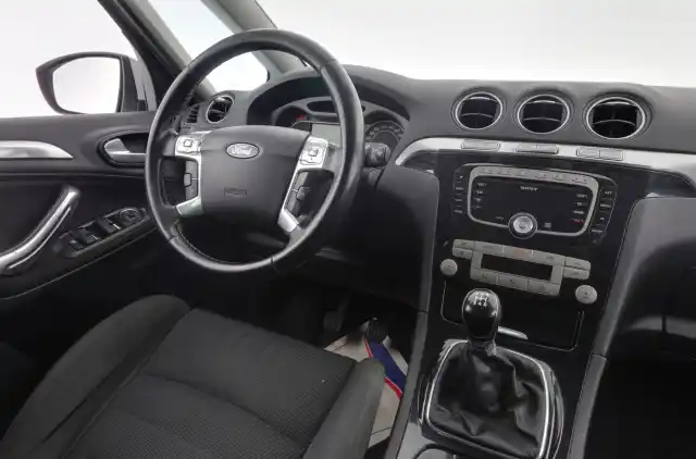 Valkoinen Tila-auto, Ford S-Max – CPS-243