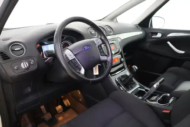 Valkoinen Tila-auto, Ford S-Max – CPS-243