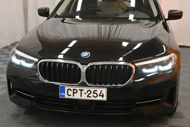 Musta Farmari, BMW 530 – CPT-254