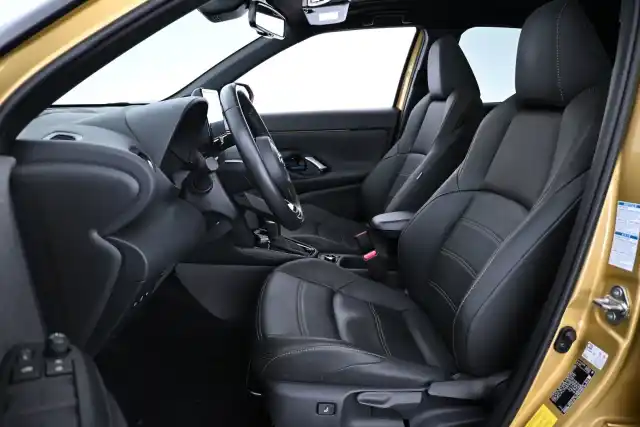 Keltainen Maastoauto, Toyota Yaris Cross – CPT-718