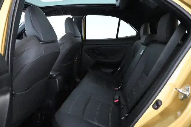 Keltainen Maastoauto, Toyota Yaris Cross – CPT-731