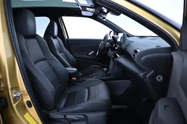 Keltainen Maastoauto, Toyota Yaris Cross – CPT-731