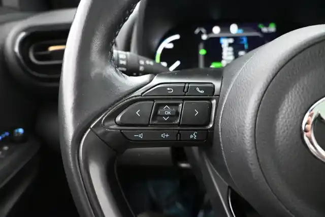 Keltainen Maastoauto, Toyota Yaris Cross – CPT-731