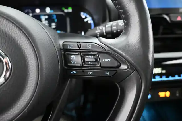 Keltainen Maastoauto, Toyota Yaris Cross – CPT-731