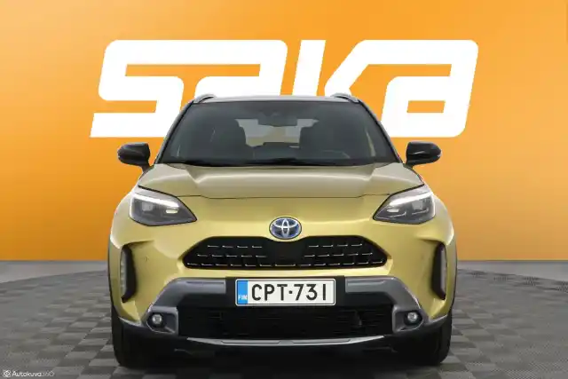 Keltainen Maastoauto, Toyota Yaris Cross – CPT-731