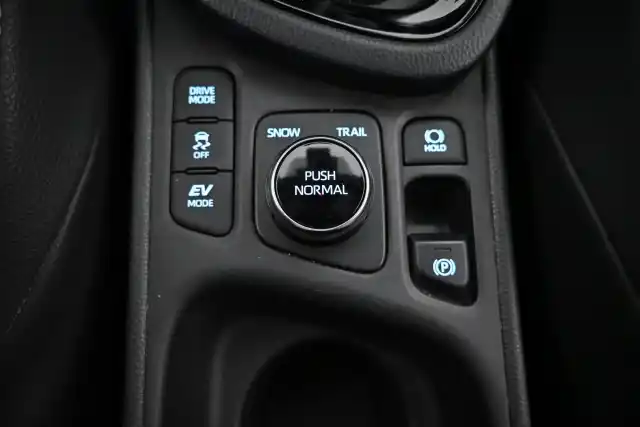 Keltainen Maastoauto, Toyota Yaris Cross – CPT-731