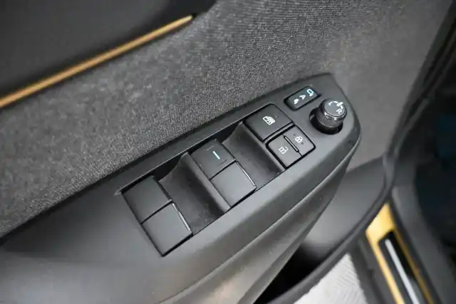 Keltainen Maastoauto, Toyota Yaris Cross – CPT-731
