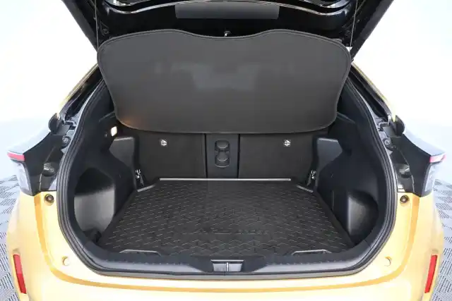 Keltainen Maastoauto, Toyota Yaris Cross – CPT-731