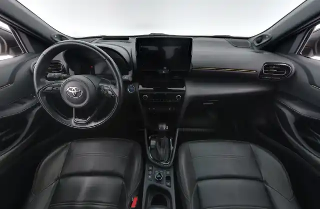 Keltainen Maastoauto, Toyota Yaris Cross – CPT-731