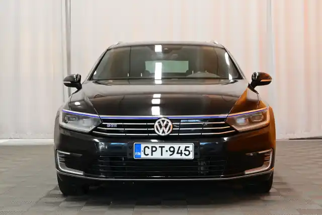 Musta Farmari, Volkswagen Passat – CPT-945