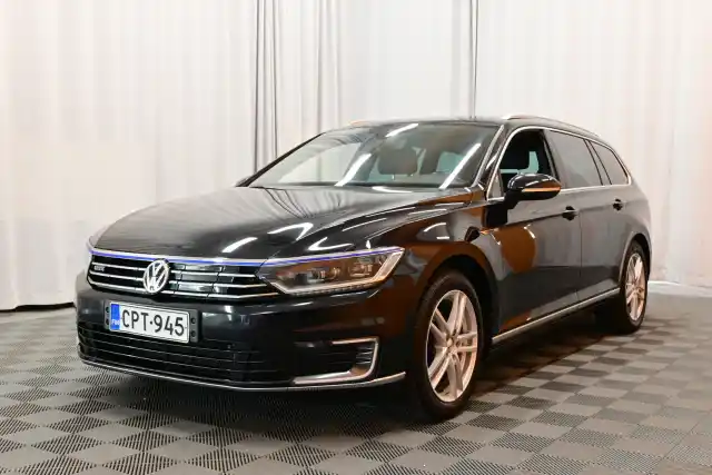 Musta Farmari, Volkswagen Passat – CPT-945