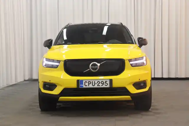 Musta Maastoauto, Volvo XC40 – CPU-295