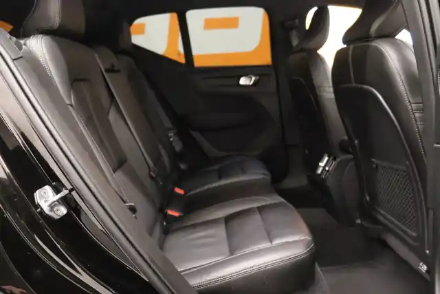 Musta Maastoauto, Volvo XC40 – CPU-295