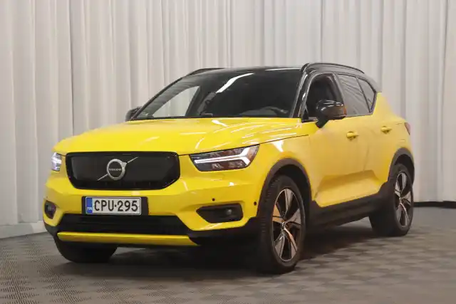 Musta Maastoauto, Volvo XC40 – CPU-295