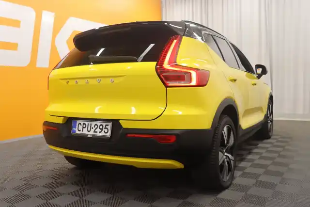 Musta Maastoauto, Volvo XC40 – CPU-295