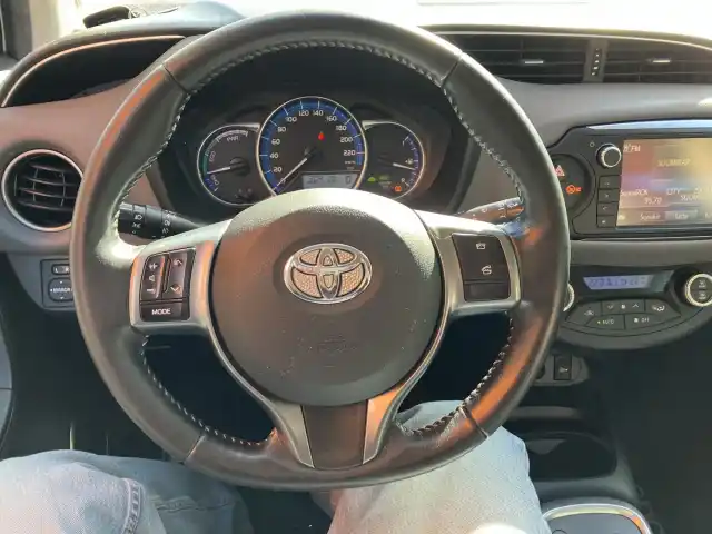 Valkoinen Viistoperä, Toyota Yaris – CPU-361