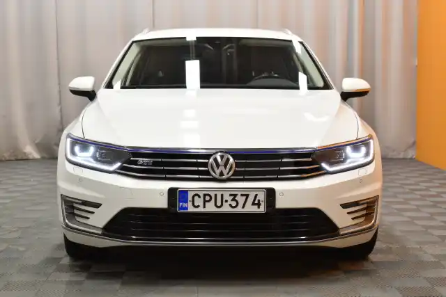 Valkoinen Farmari, Volkswagen Passat – CPU-374