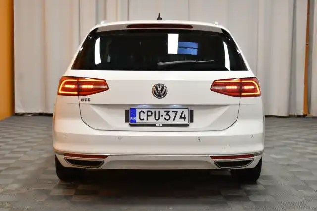 Valkoinen Farmari, Volkswagen Passat – CPU-374