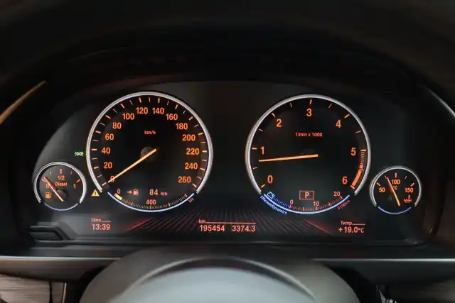Harmaa Maastoauto, BMW X5 – CPU-794