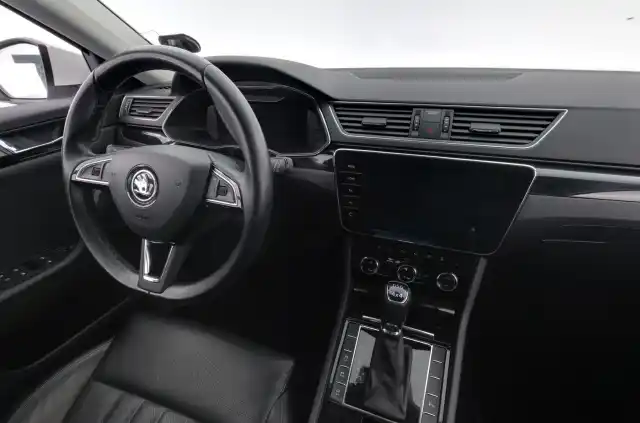 Valkoinen Farmari, Skoda Superb – CPU-873