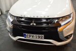 Valkoinen Maastoauto, Mitsubishi OUTLANDER PHEV – CPV-192, kuva 8