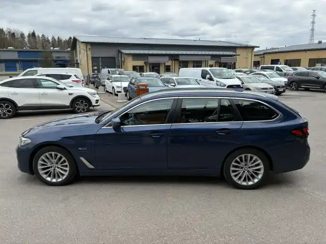 Sininen Farmari, BMW 530 – CPV-601