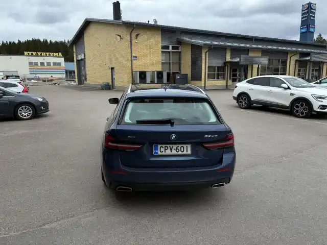 Sininen Farmari, BMW 530 – CPV-601
