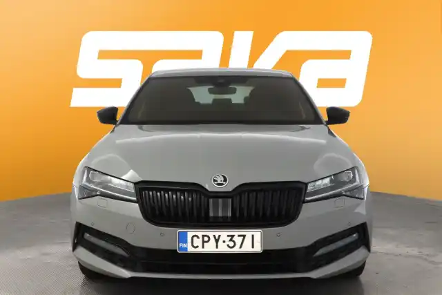 Harmaa Sedan, Skoda Superb – CPY-371