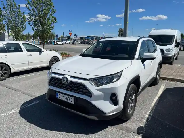 Valkoinen Maastoauto, Toyota RAV4 – CPY-477