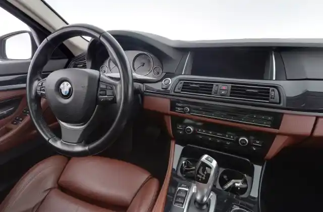 Musta Farmari, BMW 530 – CPY-671