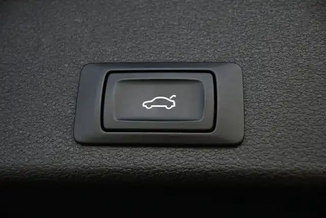 Musta Farmari, Audi A4 – CRE-579