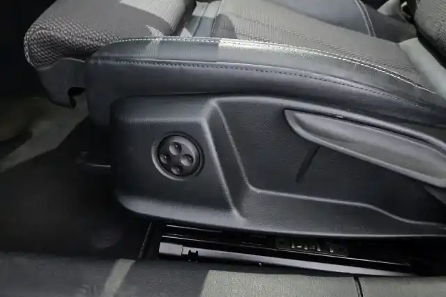 Musta Farmari, Audi A4 – CRE-579