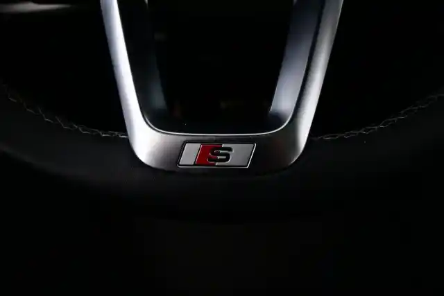 Musta Farmari, Audi A4 – CRE-579