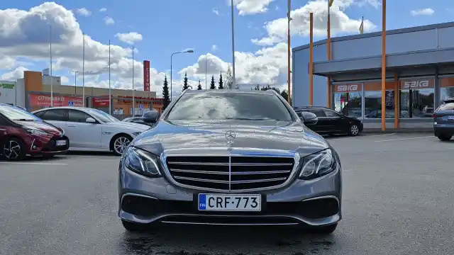 Harmaa Farmari, Mercedes-Benz E – CRF-773