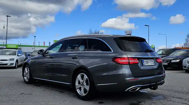 Harmaa Farmari, Mercedes-Benz E – CRF-773