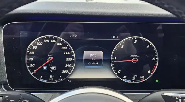 Harmaa Farmari, Mercedes-Benz E – CRF-773