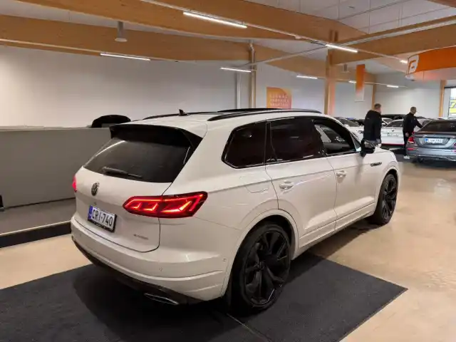 Valkoinen Farmari, Volkswagen Touareg – CRI-740