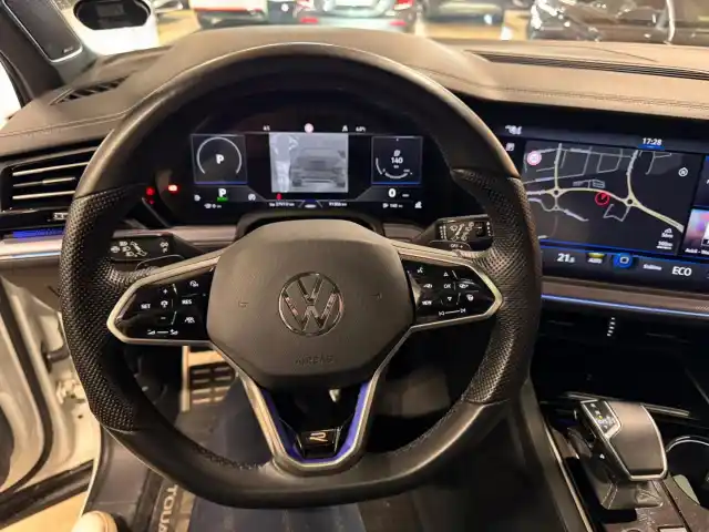 Valkoinen Farmari, Volkswagen Touareg – CRI-740