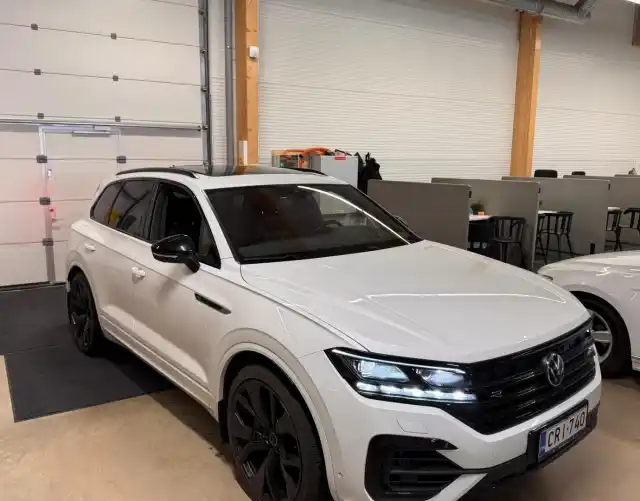 Valkoinen Farmari, Volkswagen Touareg – CRI-740
