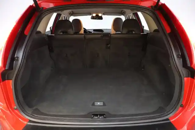 Punainen Maastoauto, Volvo XC60 – CRK-802