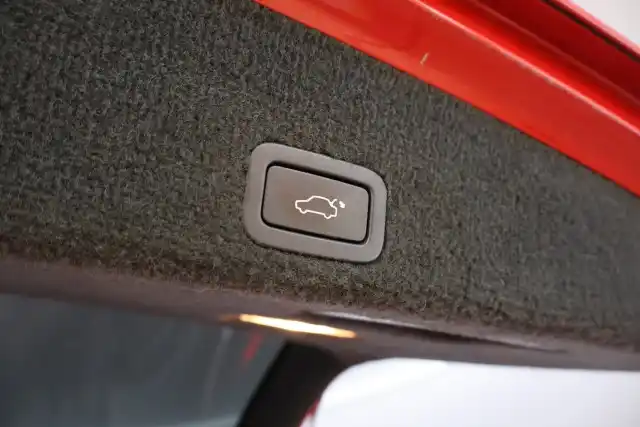 Punainen Maastoauto, Volvo XC60 – CRK-802