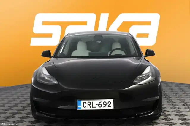 Musta Sedan, Tesla Model 3 – CRL-692