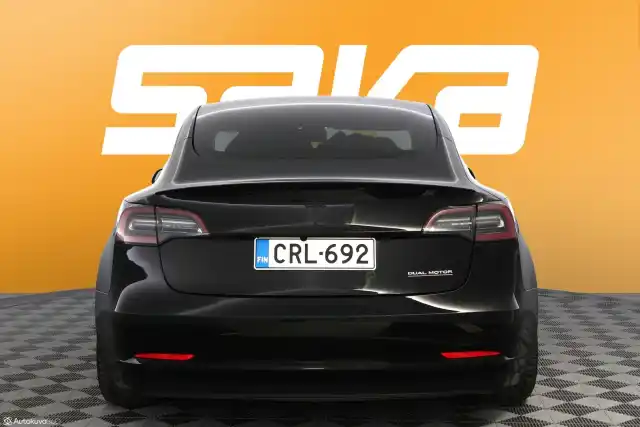 Musta Sedan, Tesla Model 3 – CRL-692